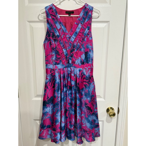 Banana Republic Dresses & Skirts - Banana Republic Pink Blue Floral V-Neck Fit Flare Dress Size 10 P Ladder Stitch